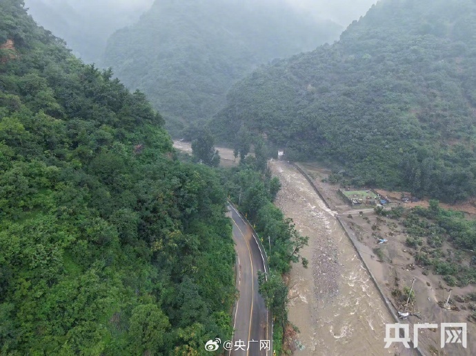 航拍洪水过后的北京密云村庄