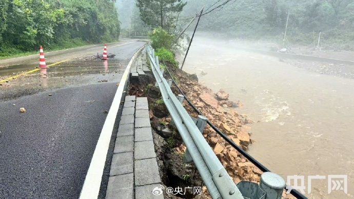 航拍洪水过后的北京密云村庄