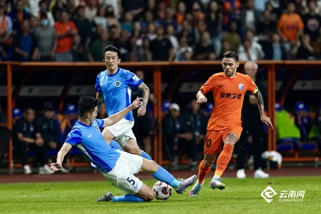 中超联赛双杀!云南玉昆3:1胜深圳新鹏城 中超联赛双杀!云南玉昆3:1胜深圳新鹏城