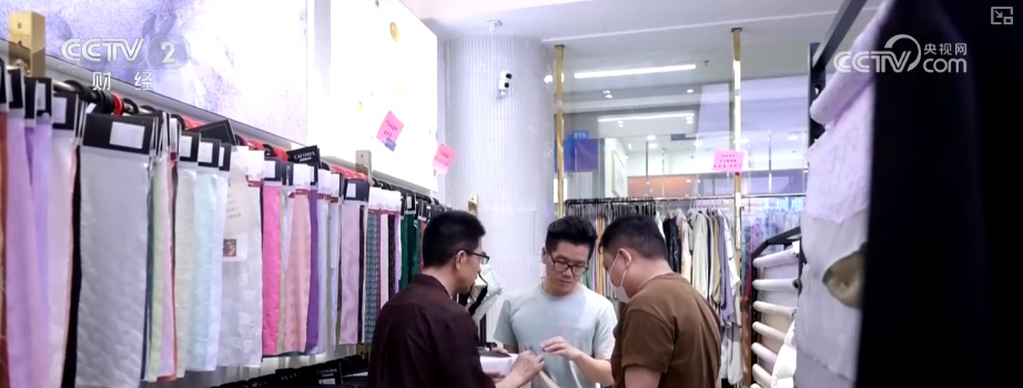 “科技+时尚”重塑消费者衣橱体验 智能化提速“跑出”时尚经济新潜力