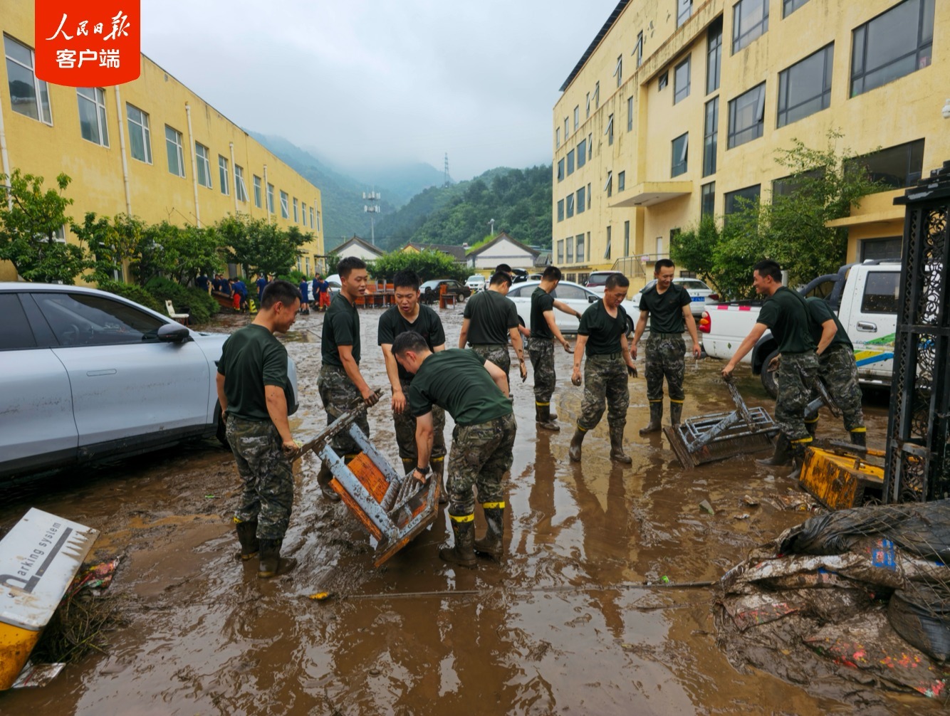 抢险救援一线，人民子弟兵来了！