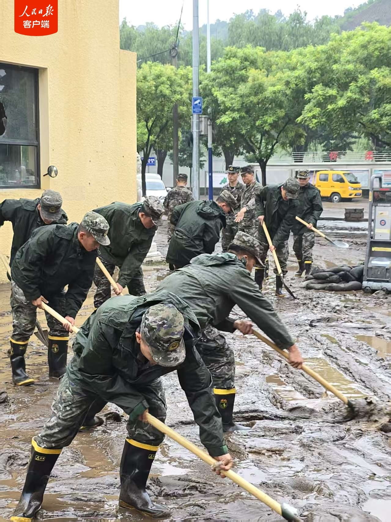 抢险救援一线，人民子弟兵来了！