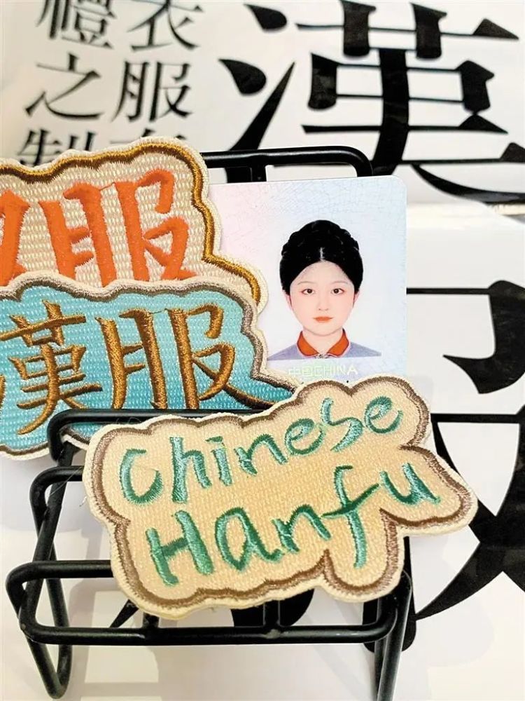 深圳一女子身份证爆火！网友：穿越了