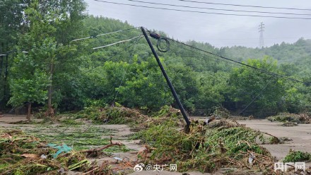 密云石洞子村抢修路段现场画面
