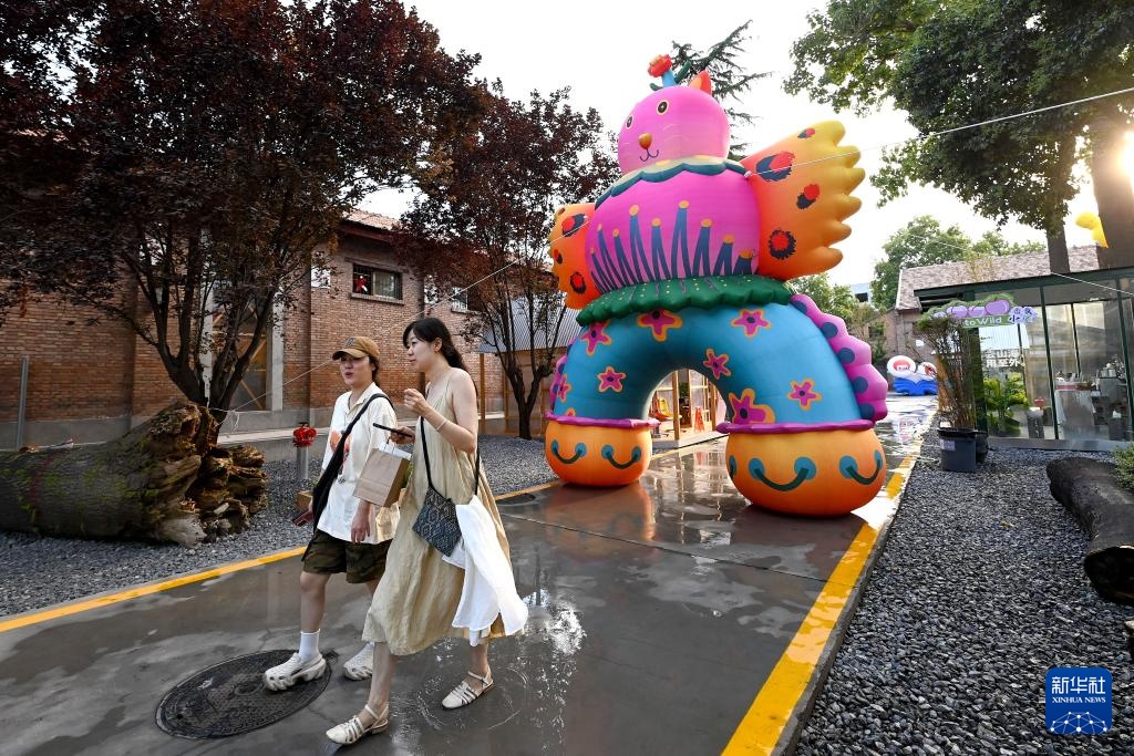 陕西西安：“微更新”激活老城芯 烟火气里长出新业态