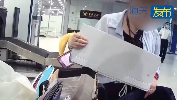 女子带168盒保健品、35盒壮阳药入境，海关已依法暂扣