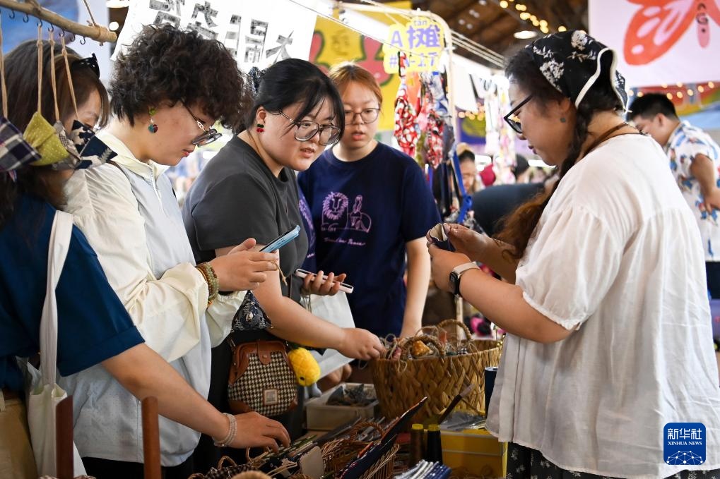 陕西西安：“微更新”激活老城芯 烟火气里长出新业态