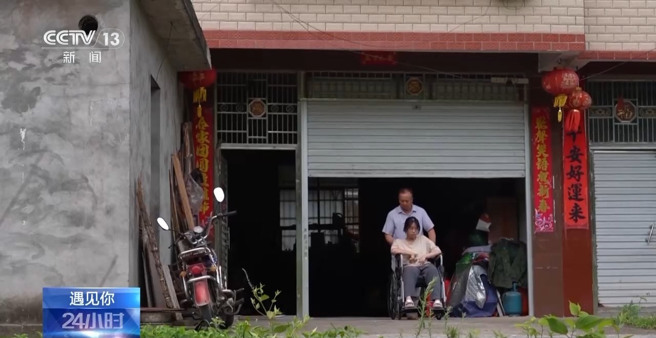 遇见你丨披荆斩棘12年 父亲化作孩子求学路上的双腿