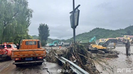 密云石洞子村抢修路段现场画面