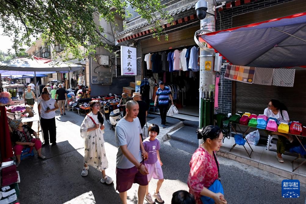 陕西西安：“微更新”激活老城芯 烟火气里长出新业态