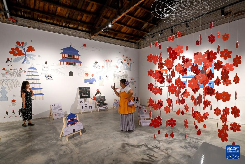 陕西西安：“微更新”激活老城芯 烟火气里长出新业态