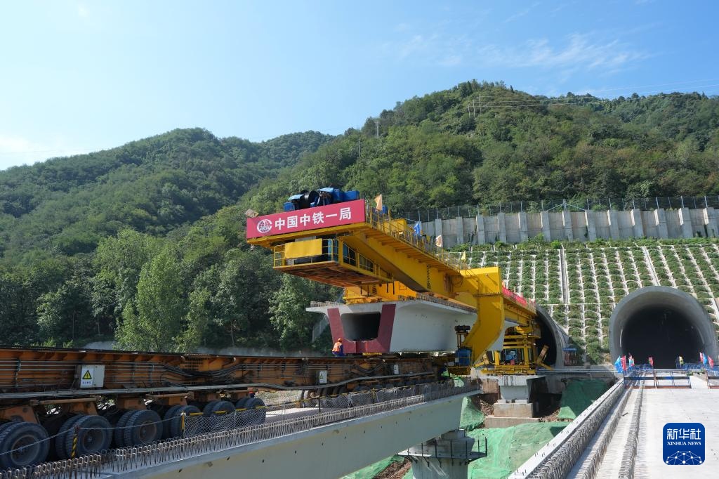 西康高铁全线完成桥梁架设 西康高铁全线完成桥梁架设