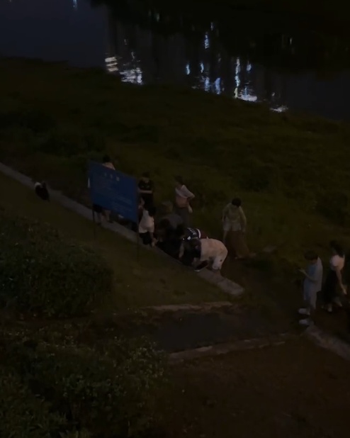 获2万元奖励!长沙00后外卖小哥浏阳河救起落水女子:大家都会救,只是我去得快 获2万元奖励!长沙00后外卖小哥浏阳河救起落水女子:大家都会救,只是我去得快