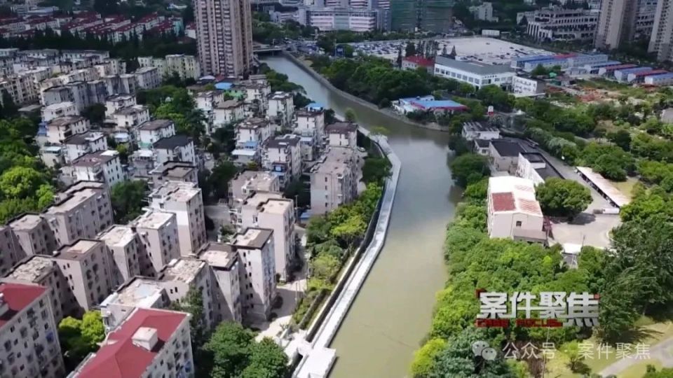 炸裂！女子清空“闺蜜”17万工资，骗男友55万还拉丈夫演“大舅哥”