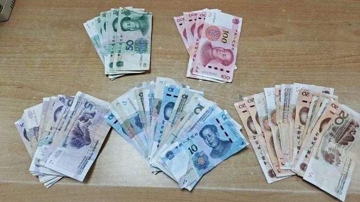 你逃，我追，小贼插翅难飞！