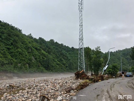 密云石洞子村抢修路段现场画面