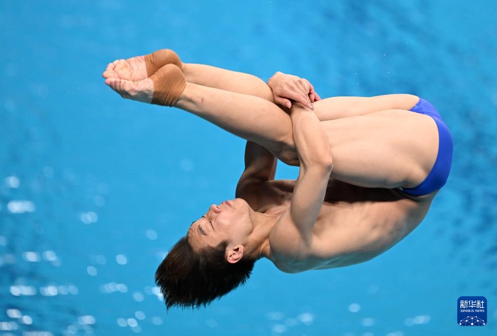 游泳世锦赛——郑九源、严思宇分获男子一米板冠、季军