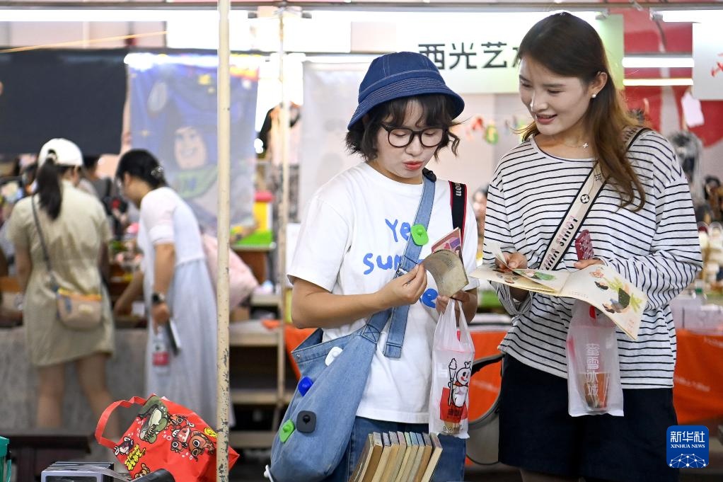 陕西西安：“微更新”激活老城芯 烟火气里长出新业态