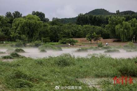 暴雨和水库泄洪后 密云白河雾气升腾
