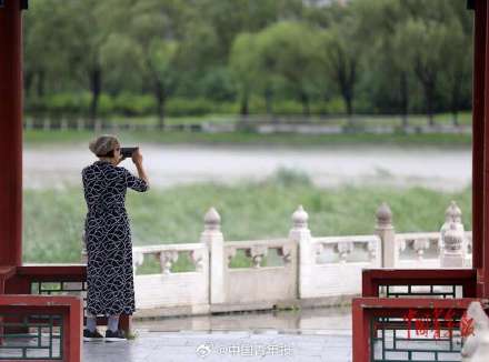暴雨和水库泄洪后 密云白河雾气升腾