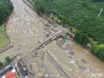 密云石洞子村抢修路段现场画面