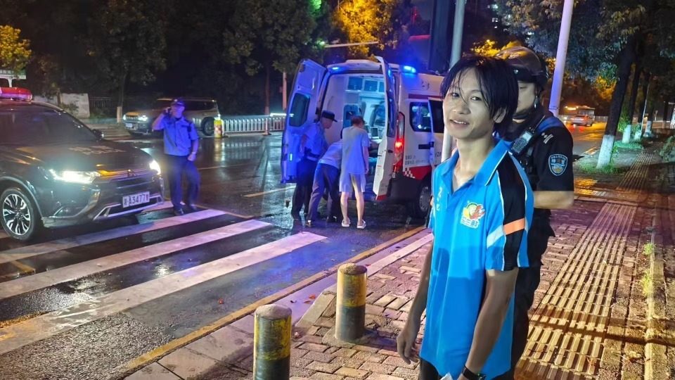 获2万元奖励!长沙00后外卖小哥浏阳河救起落水女子:大家都会救,只是我去得快 获2万元奖励!长沙00后外卖小哥浏阳河救起落水女子:大家都会救,只是我去得快