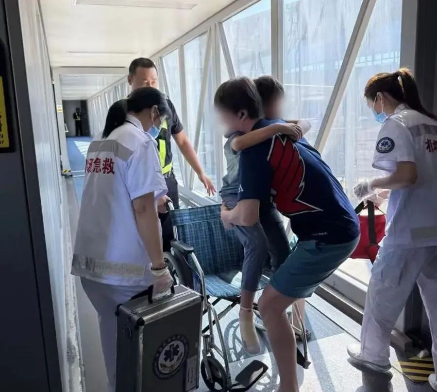 上海出发一航班起飞约20分钟突发紧急状况！机组果断决定