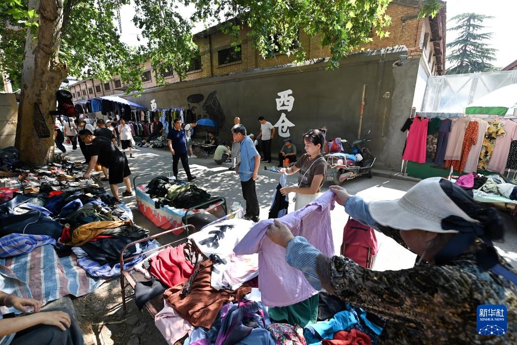 陕西西安：“微更新”激活老城芯 烟火气里长出新业态