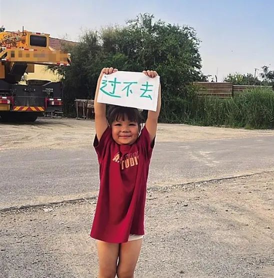 4岁萌娃这一举动，超暖心！