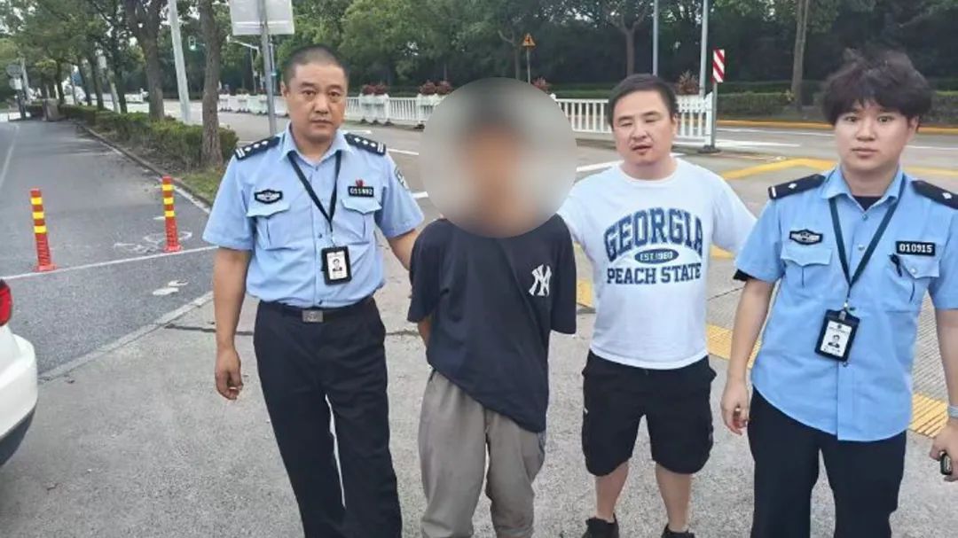 你逃，我追，小贼插翅难飞！