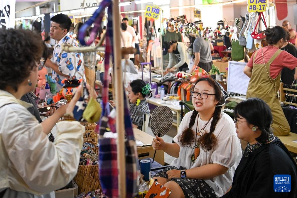 陕西西安：“微更新”激活老城芯 烟火气里长出新业态