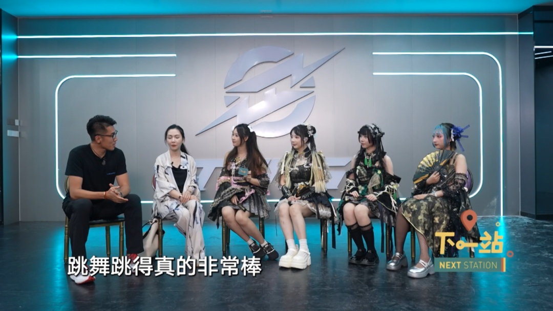 上海知名商场办起演唱会？粉丝激动！985学霸辞掉"铁饭碗"入行