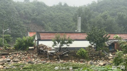 密云石洞子村抢修路段现场画面