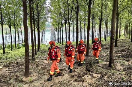 北京暴雨红色预警 消防全力防灾