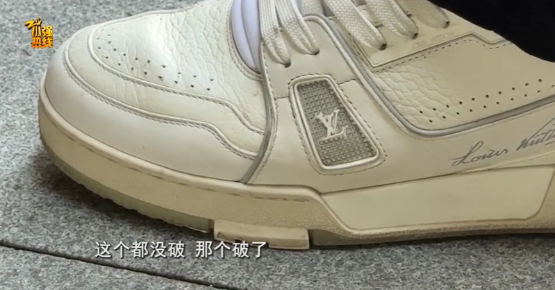 花1万多买LV鞋，穿了几次破洞了？顾客：太夸张了