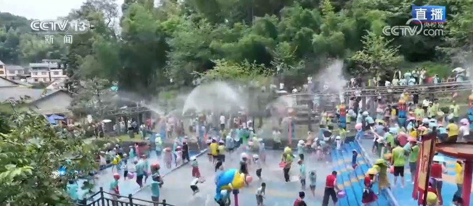 解锁各地花样避暑新玩法 沉浸式体验绽放夏日消费活力