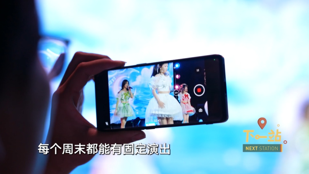 上海知名商场办起演唱会？粉丝激动！985学霸辞掉"铁饭碗"入行