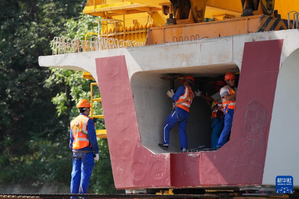西康高铁全线完成桥梁架设 西康高铁全线完成桥梁架设