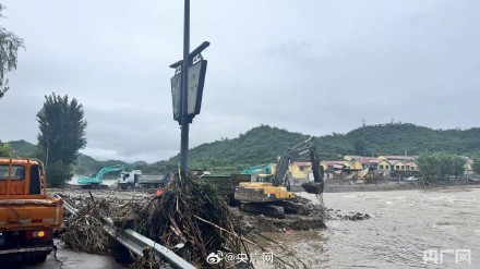 密云石洞子村抢修路段现场画面