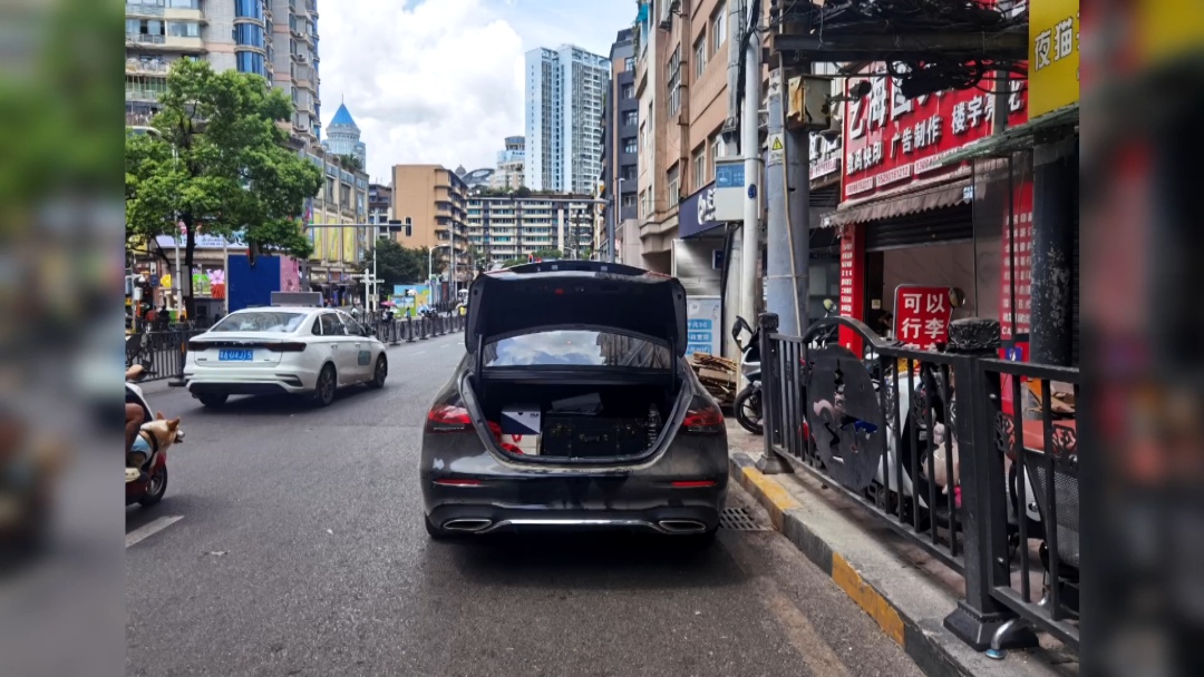 塑料夫妻情？贵阳男子违章被抓，开口第一句：“是老婆干的”！