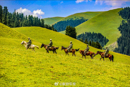 致敬坚守！看战士骑马巡边疆