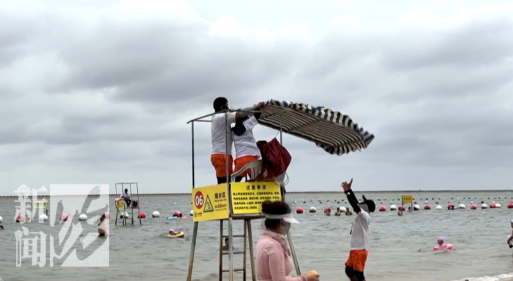 上海人今晚早点回家！台风正在加强！一区已做好停课、停工等准备！