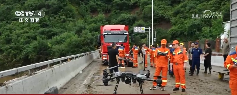 多方驰援、空投物资、连夜抢修……强降雨突袭京津冀多地 众志成城抢险救灾