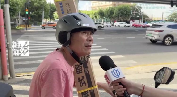 上海这条马路啥情况?比容嬷嬷还扎?有路人差点戳破脚... 上海这条马路啥情况?比容嬷嬷还扎?有路人差点戳破脚...