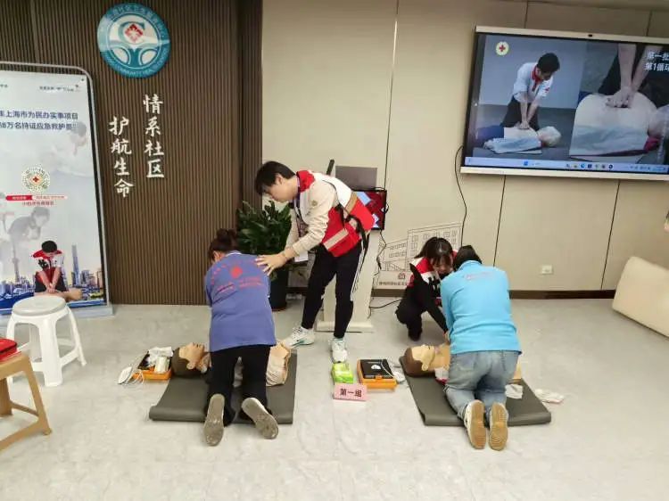 上海市民美育“日夜兼程”:夜校推出萌宠、AI课,还全新增加日校模式 上海市民美育“日夜兼程”:夜校推出萌宠、AI课,还全新增加日校模式