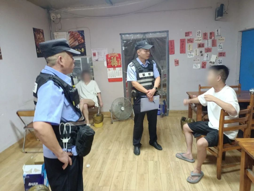 三人在夜宵摊打架，海宁警方：拘！