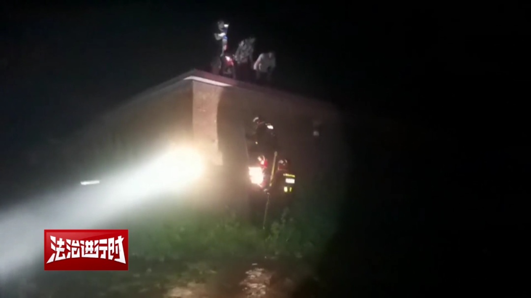 直击暴雨 北京消防闻“汛”而动 直击暴雨 北京消防闻“汛”而动