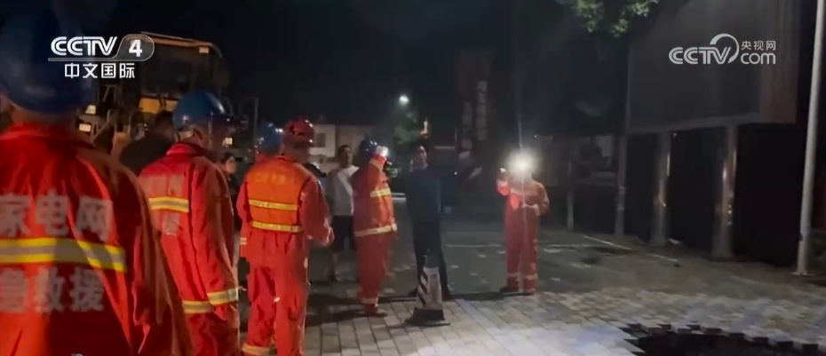 多方驰援、空投物资、连夜抢修……强降雨突袭京津冀多地 众志成城抢险救灾