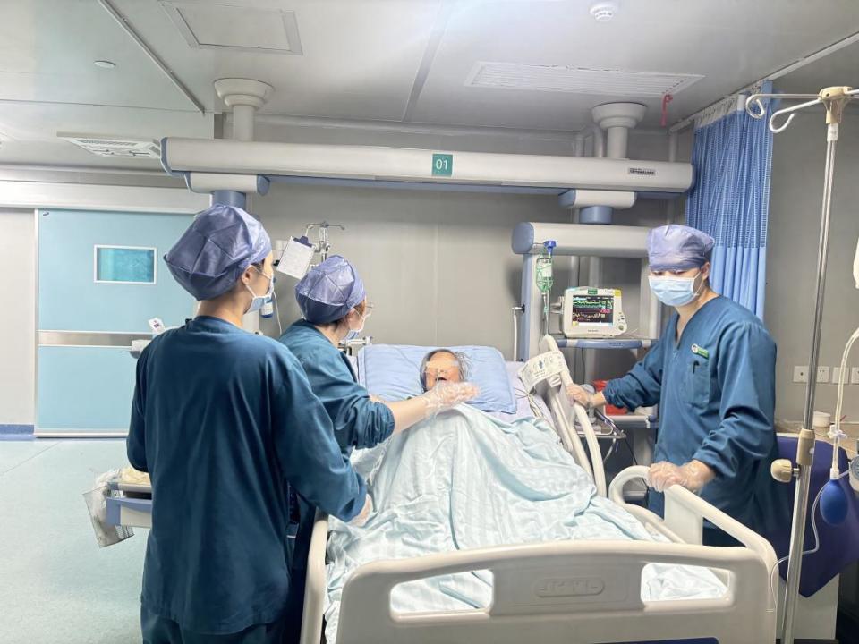 舍不得开空调，89岁奶奶逐渐意识模糊，入院时体温高达42°C！专家紧急提醒