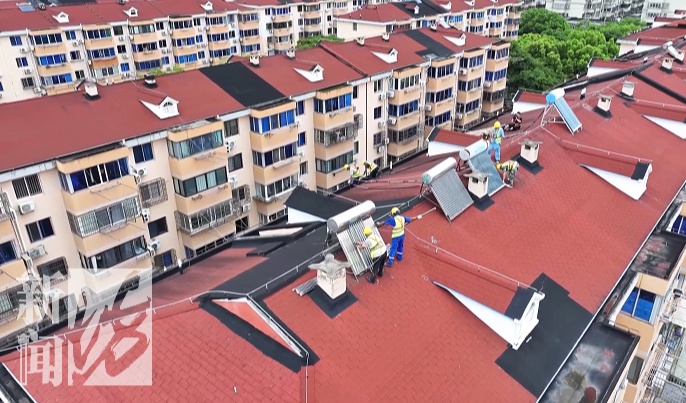 上海人今晚早点回家！台风正在加强！一区已做好停课、停工等准备！